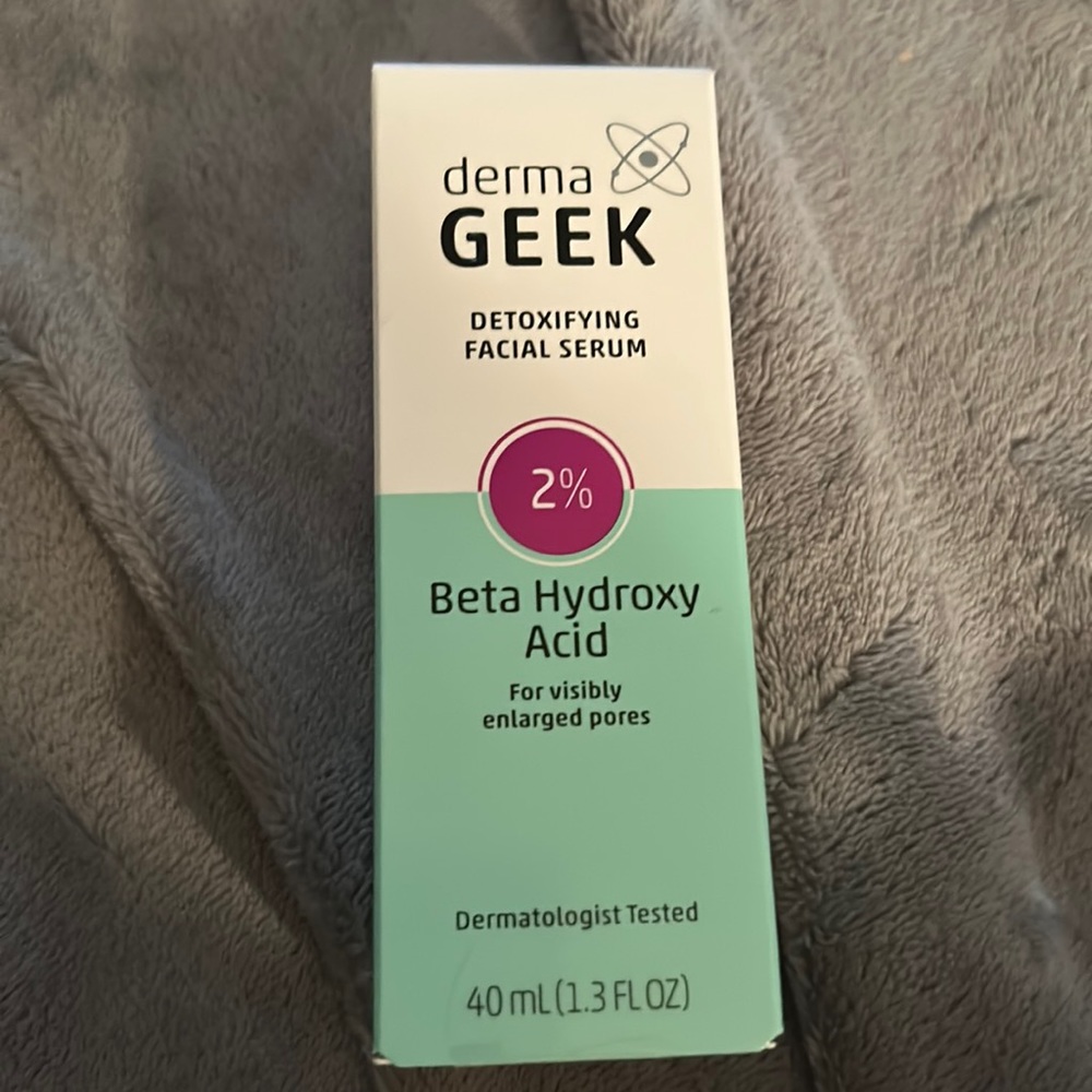 DERMA GEEK Detoxifying Facial Serum, New in box